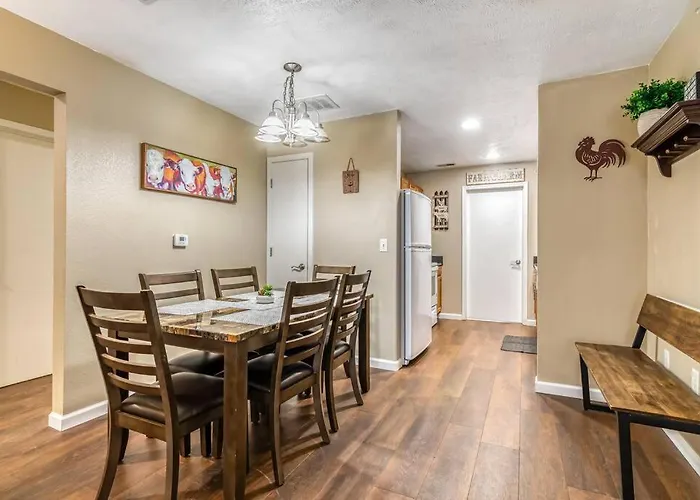 Cozy 3-Bedroom Condo Near Branson