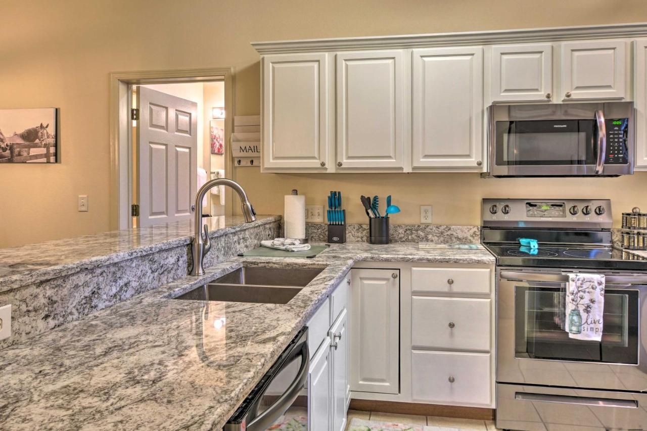 Walk-in Condo, Near Silver Dollar
