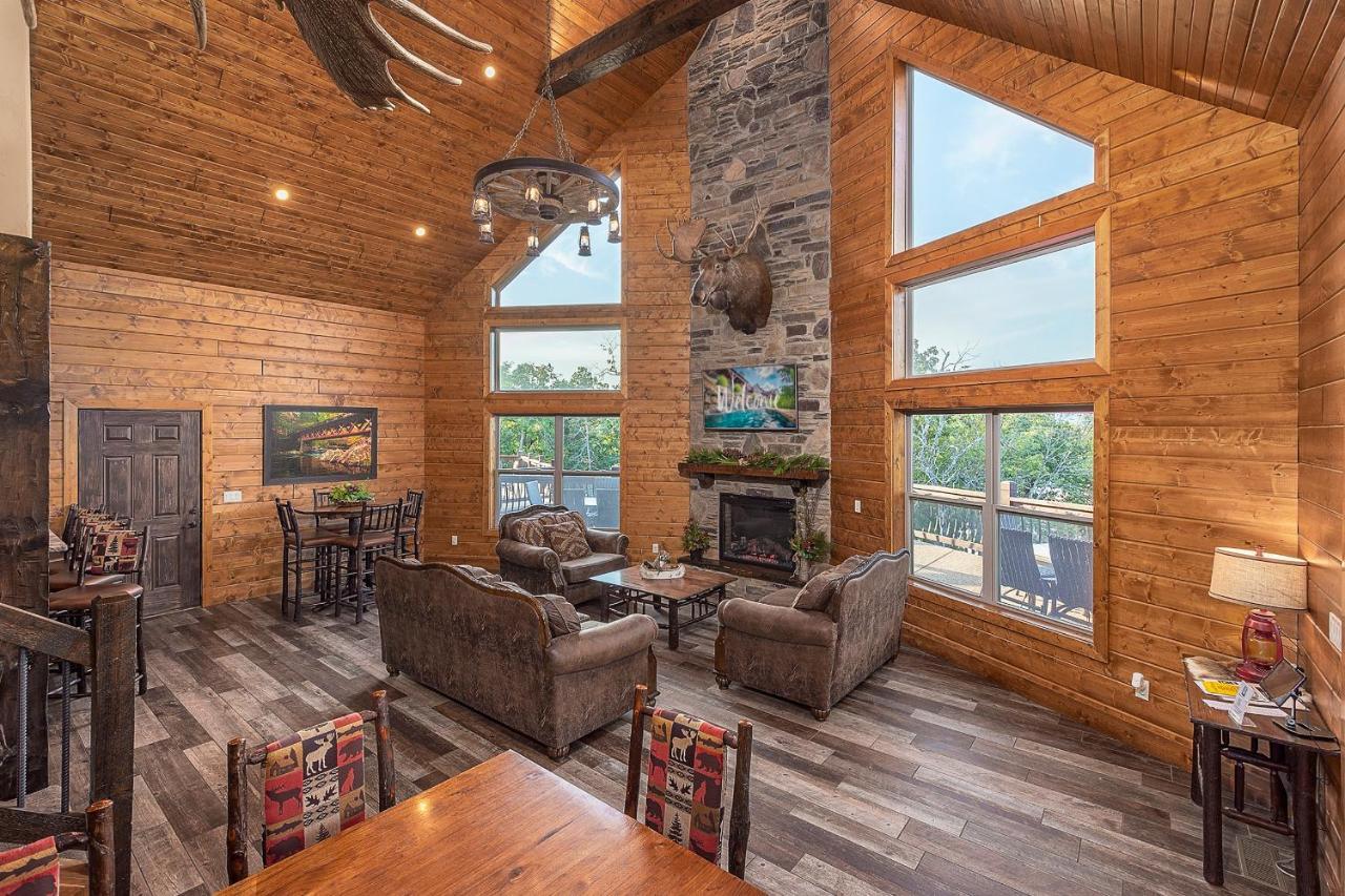 Watermill Cove Lakefront 8bed 8ba Free Amenities 2 Miles To Sdc Holiday home Branson