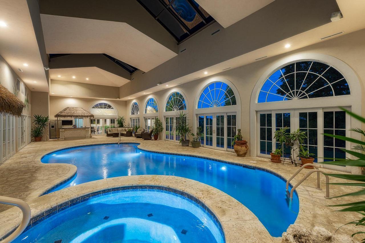 Holiday home 17500sqft Private Estate Indoorpool Hottub Big Lakeview Tennis Court Theater Sdc Branson