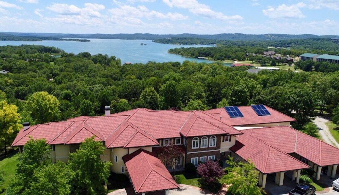Holiday home 17500sqft Private Estate Indoorpool Hottub Big Lakeview Tennis Court Theater Sdc Branson