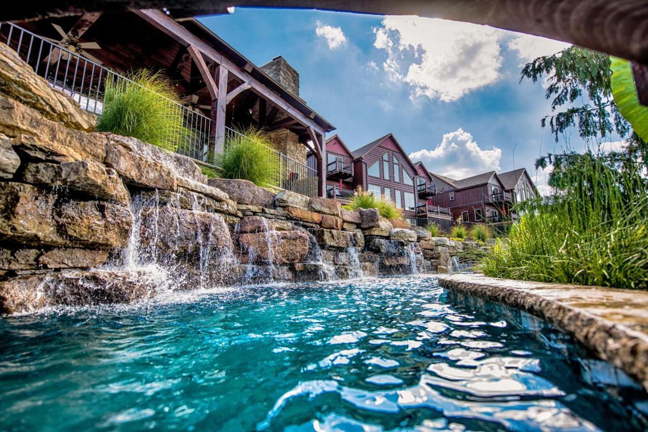 Watermill Cove Luxury Lakefront Huge Pool Hot Tubs 2mi To Silver Dollar Holiday home *