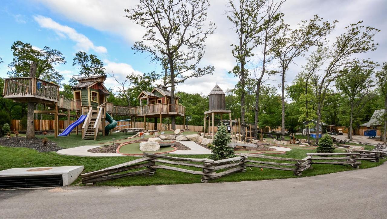 Holiday home Luxury Lakefront Huge Pool Kayaks 2mi To Silver Dollar *