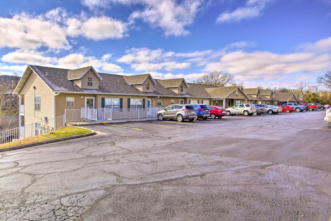 Apartment With Family Amenities, 3 Mi To Strip!