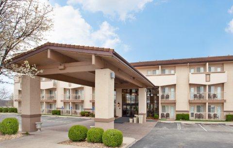 Hotel Express & 76 By Ihg 2*