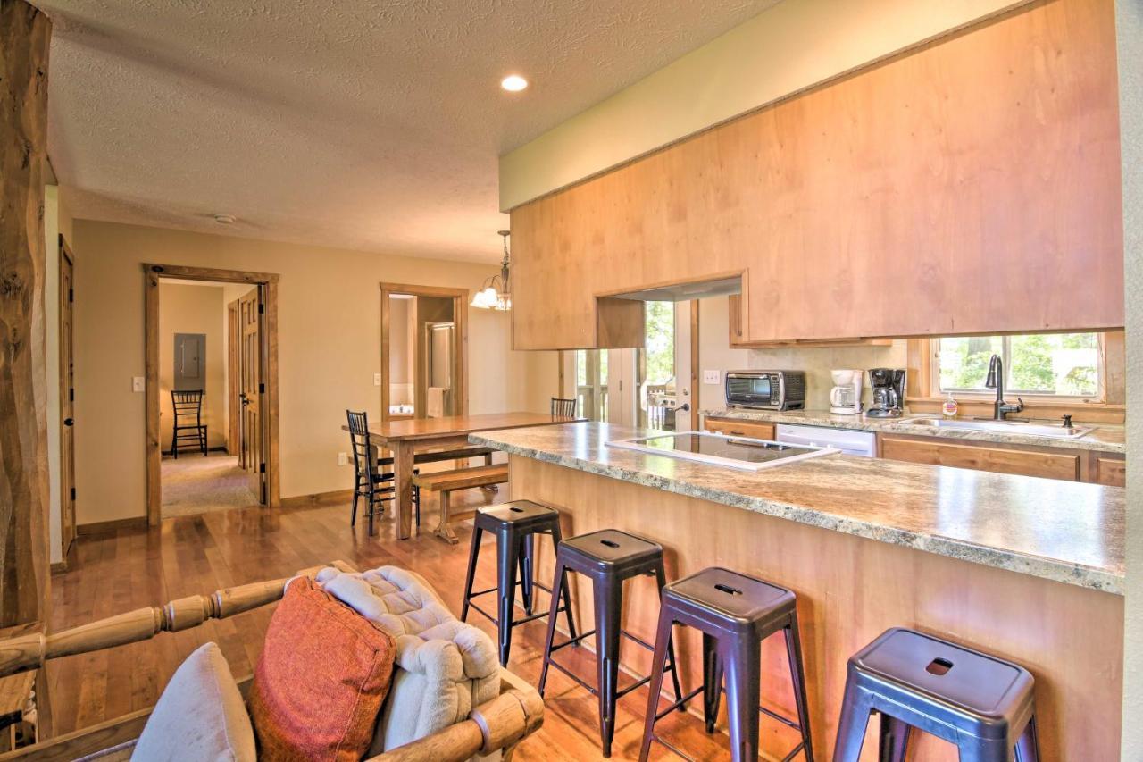 Holiday home Refined Near Silver Dollar City! *