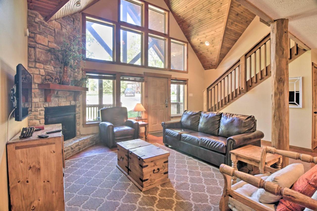 Holiday home Refined Near Silver Dollar City! *