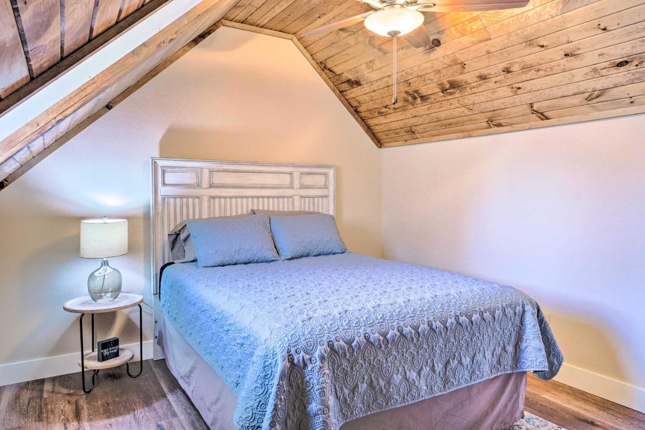 The Cozy With Taneycomo Access! *