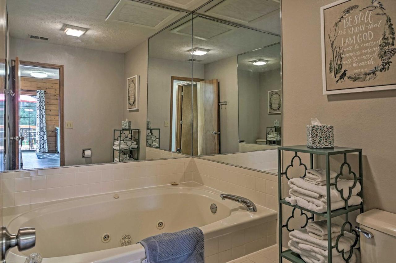 Stylish Townhome 3 Mi To Theatre District