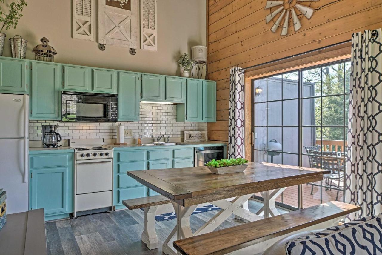 Stylish Townhome 3 Mi To Theatre District Holiday home *