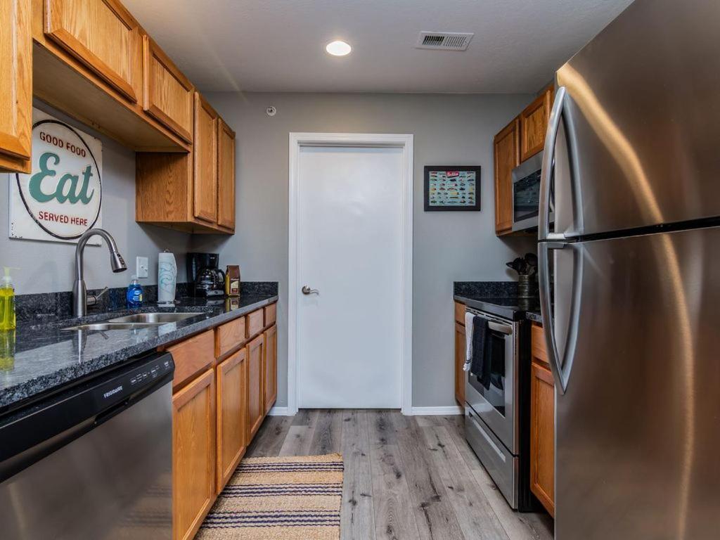 Lake Cove - Fun In Every Direction! Remodeled And Ready! *