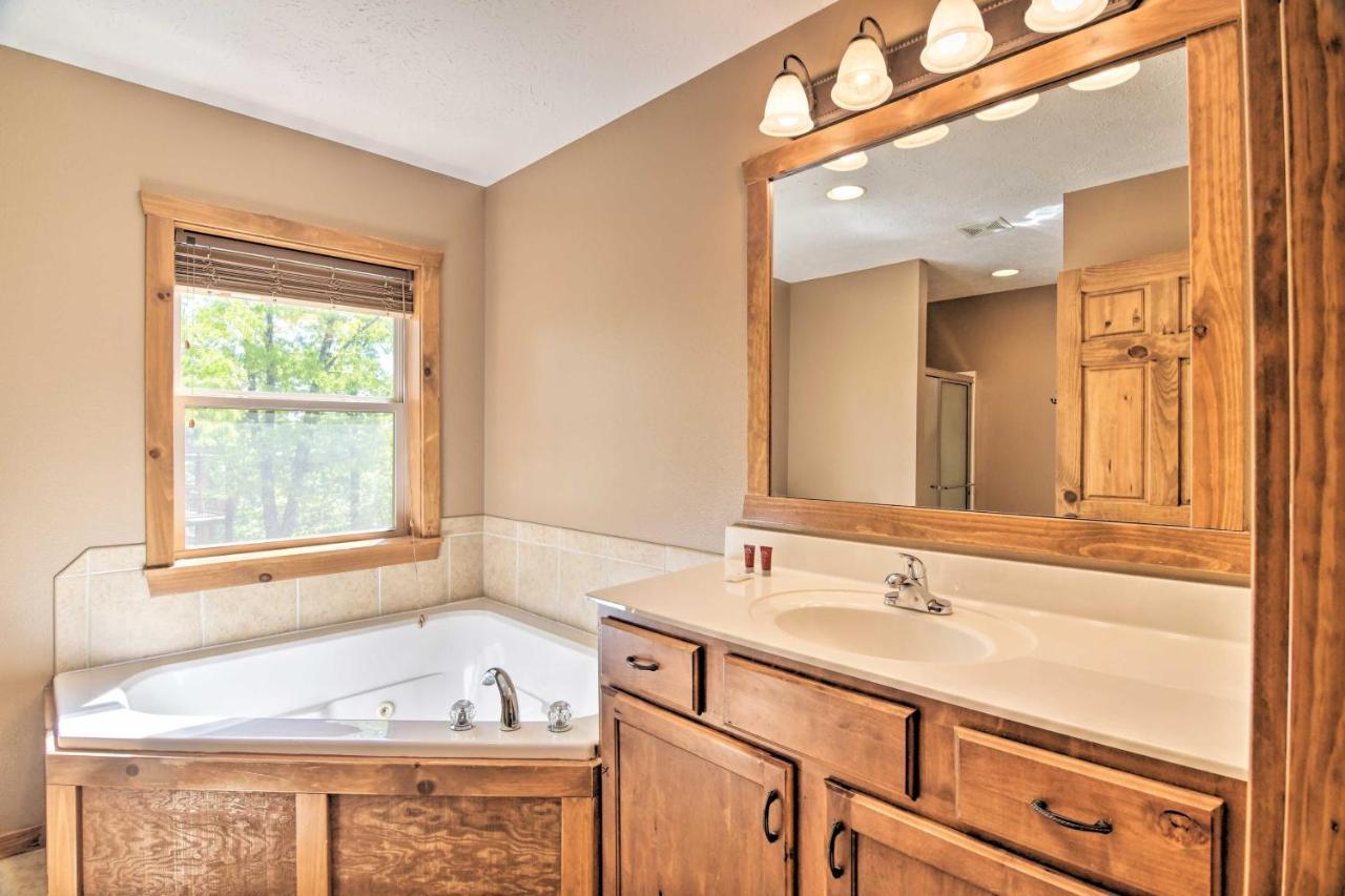 Holiday home Refined Near Silver Dollar City! Branson