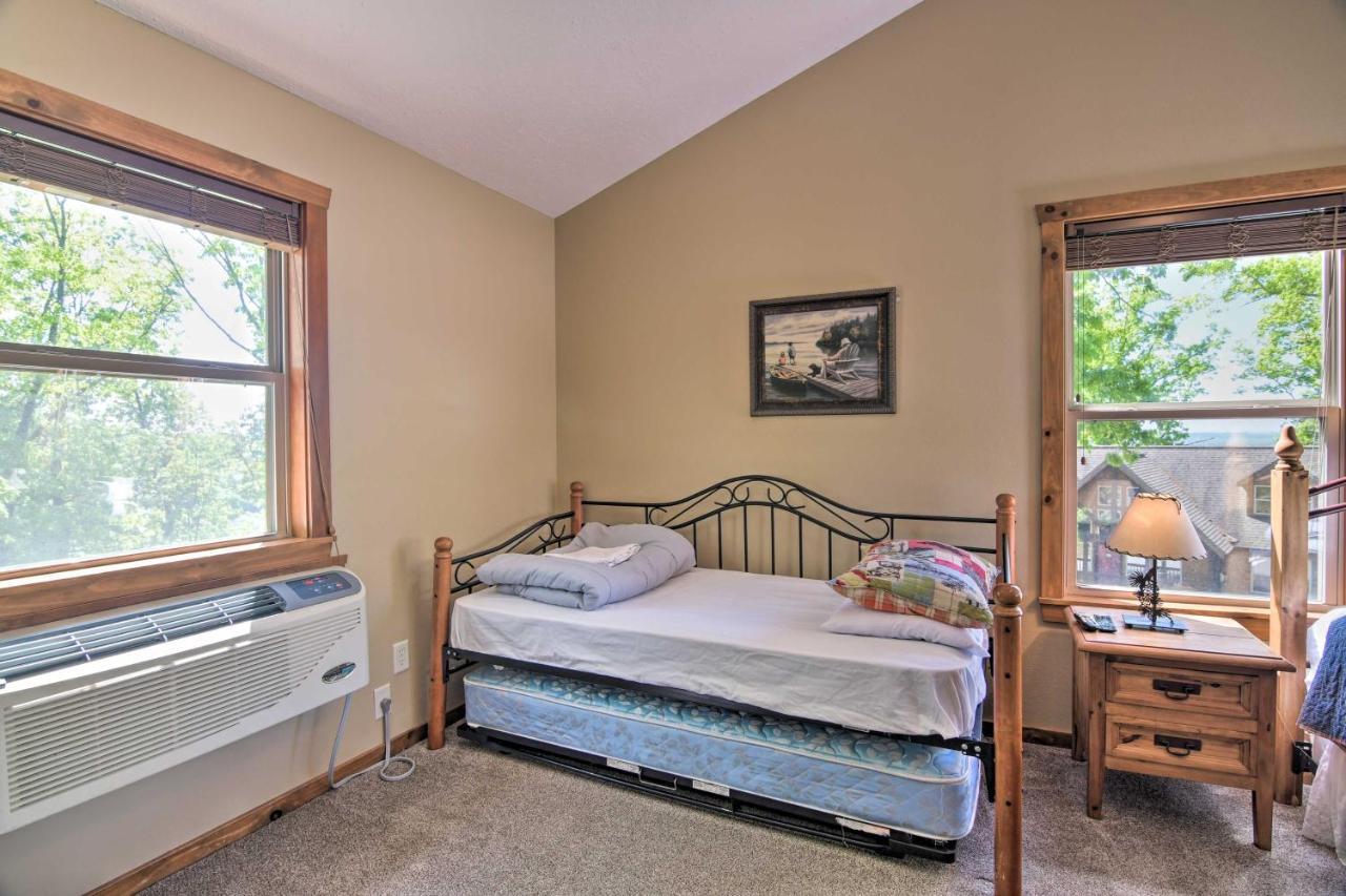 Refined Near Silver Dollar City! Holiday home
