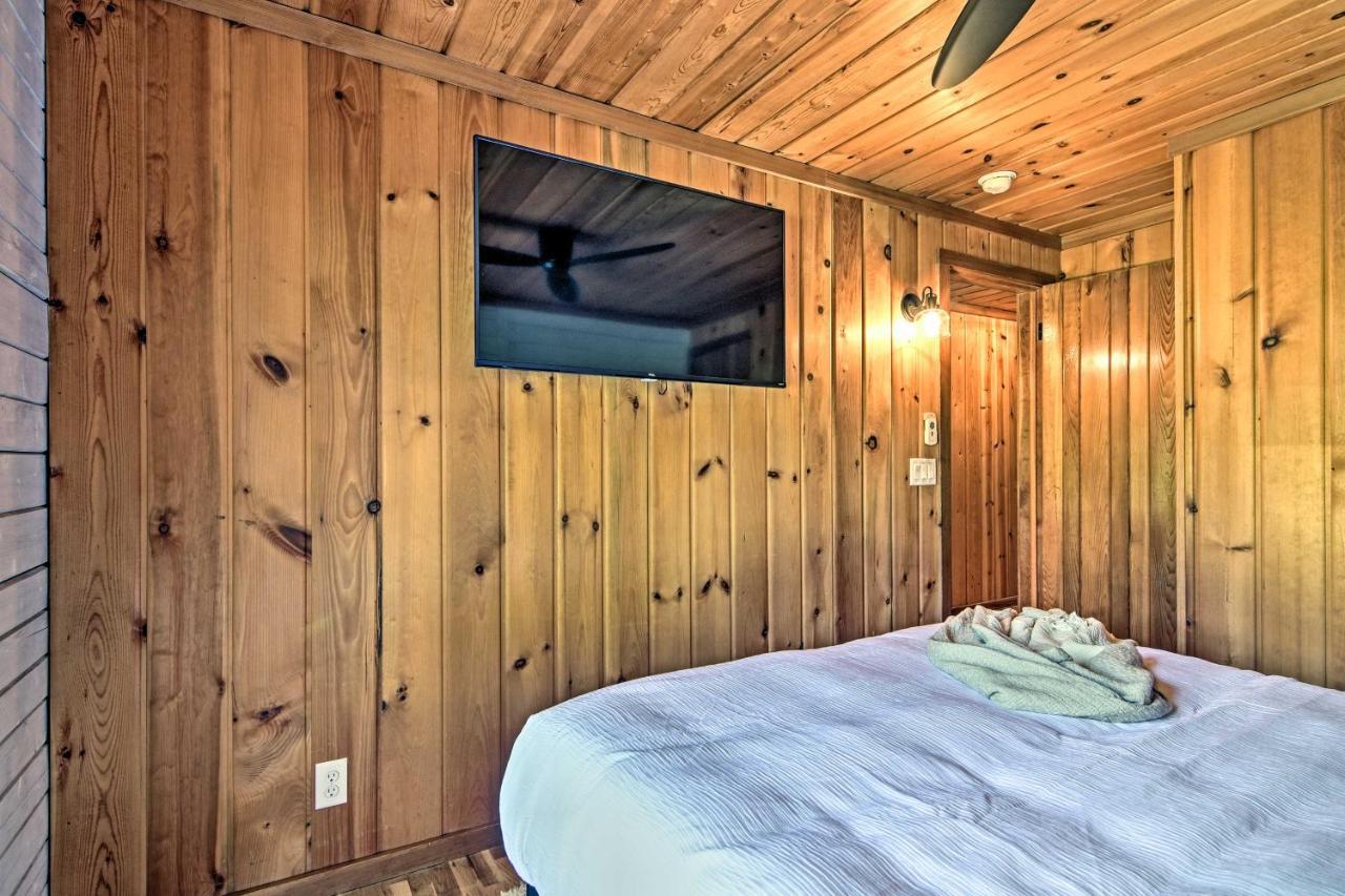 Updated Cabin On Indian Point With Deck!
