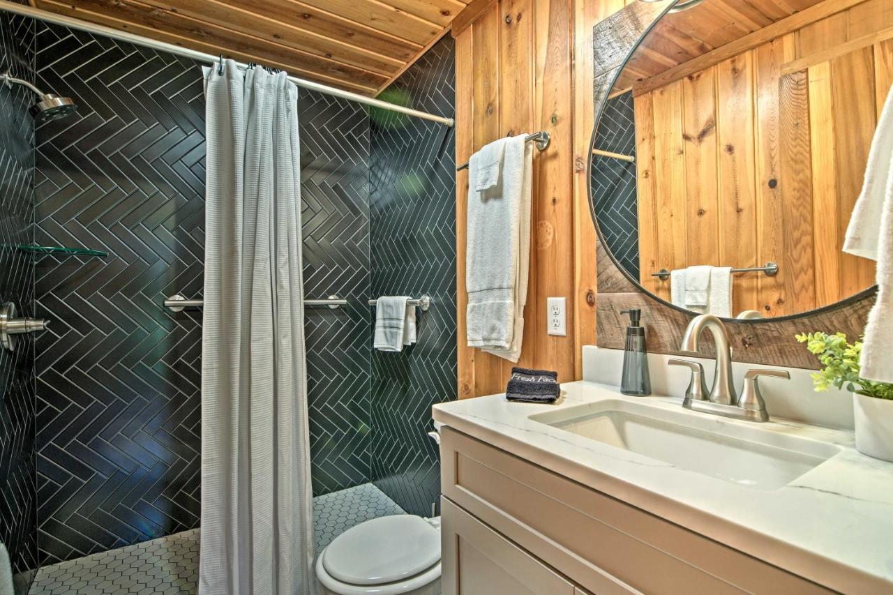 Holiday home Updated Cabin On Indian Point With Deck! *