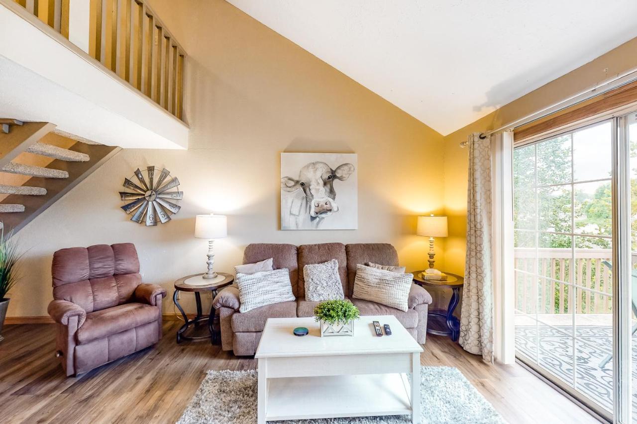 Fall Creek & Pond View Retreat *