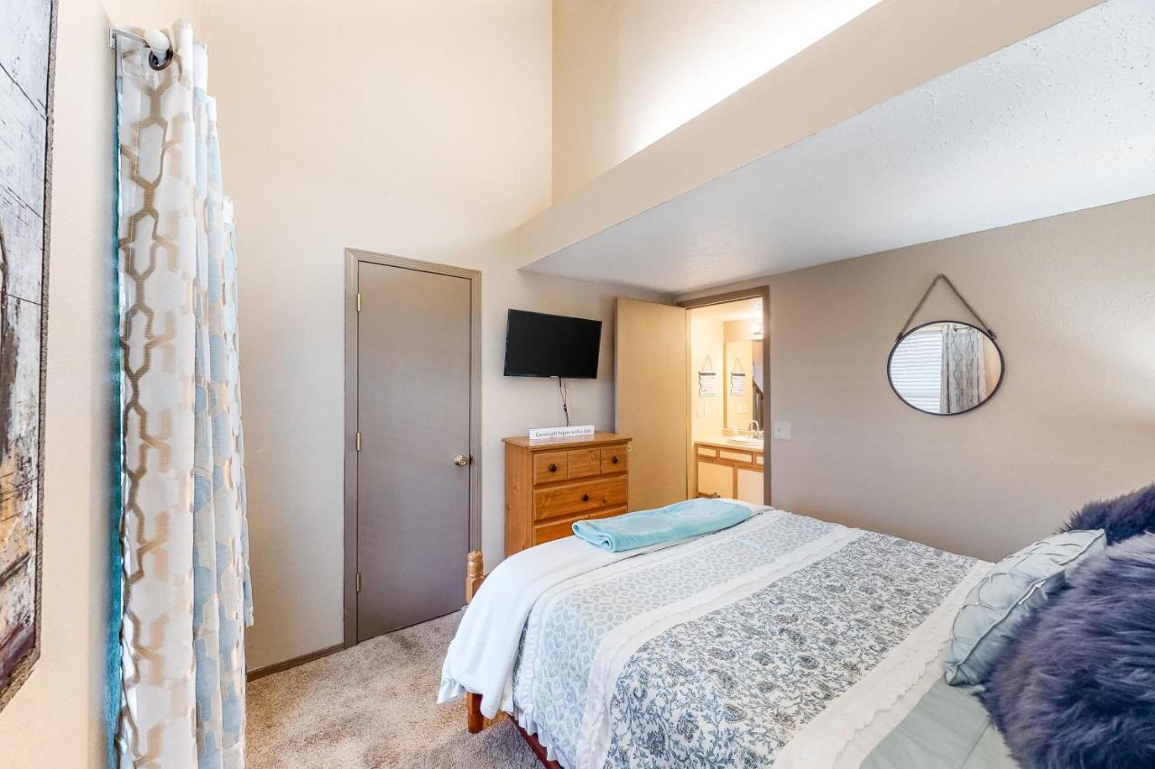 Fall Creek & Pond View Retreat * Branson