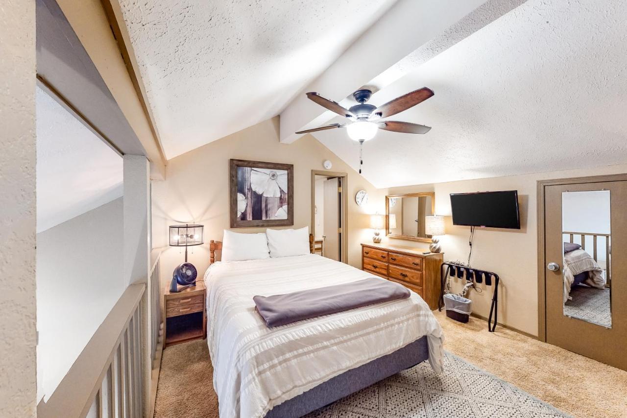 Fall Creek & Pond View Retreat Branson