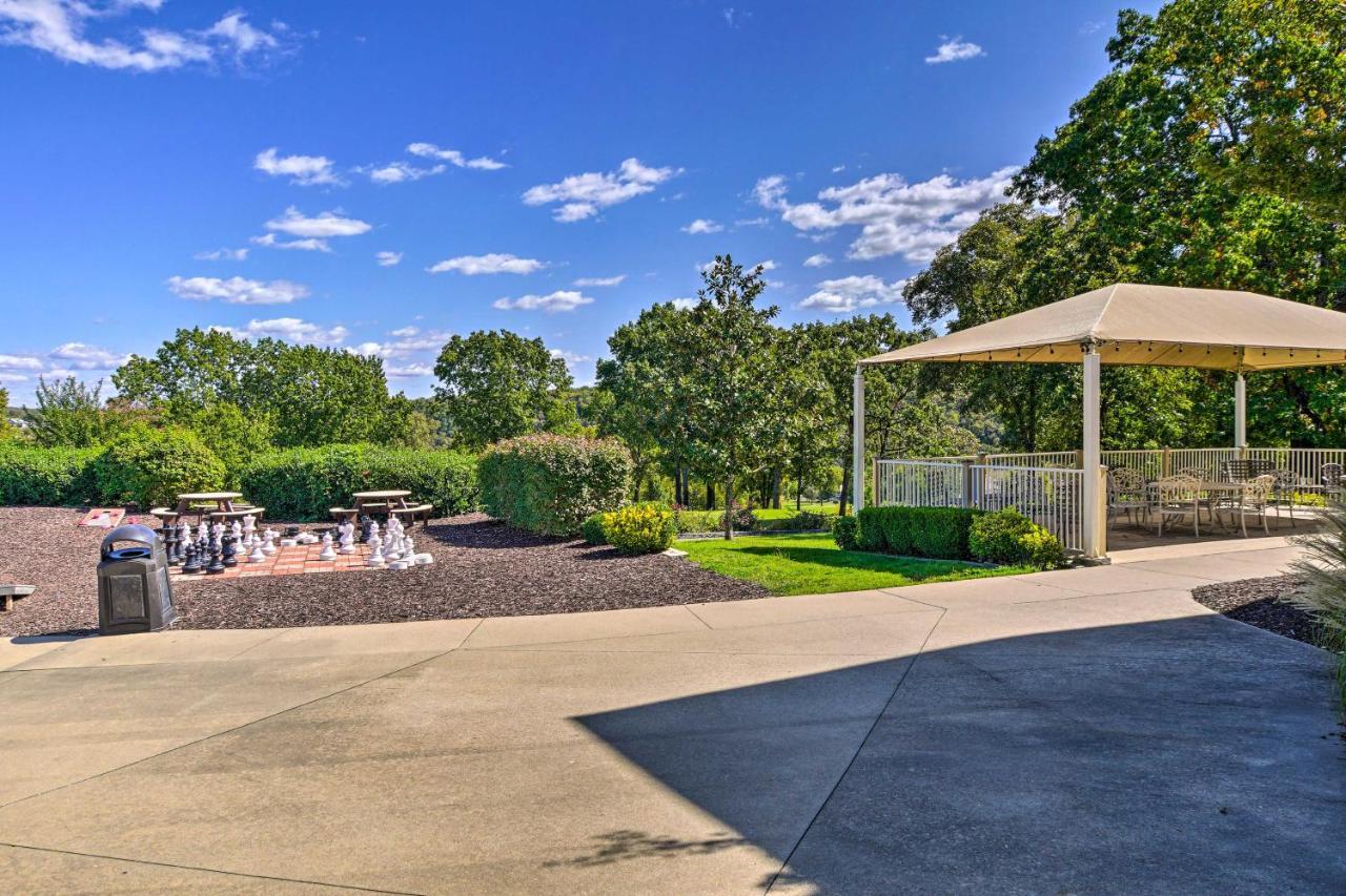 Spacious 3 Mi To Table Rock Lake! Apartment *