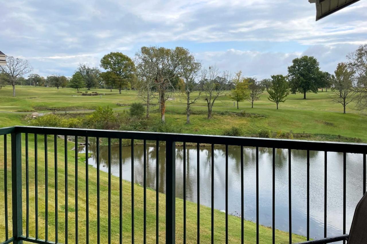 Apartment Condo With Golf Views 3 Mi To Branson Landing! *