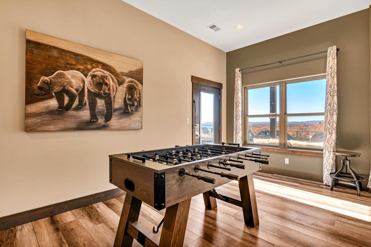 Lakefront Haven Holiday home