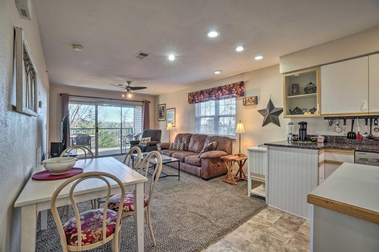 Apartment With Balcony, Near Silver Dollar City!