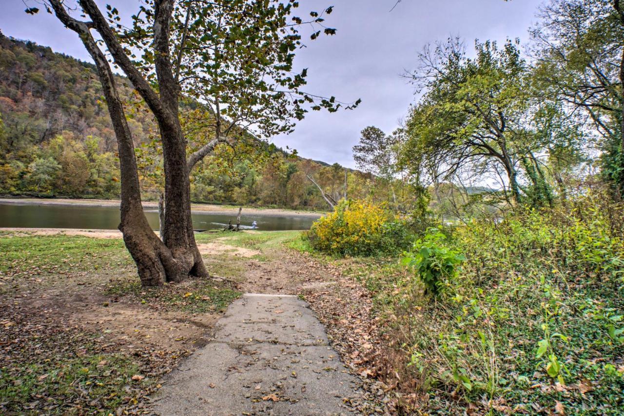With Golf Course Views! * Branson