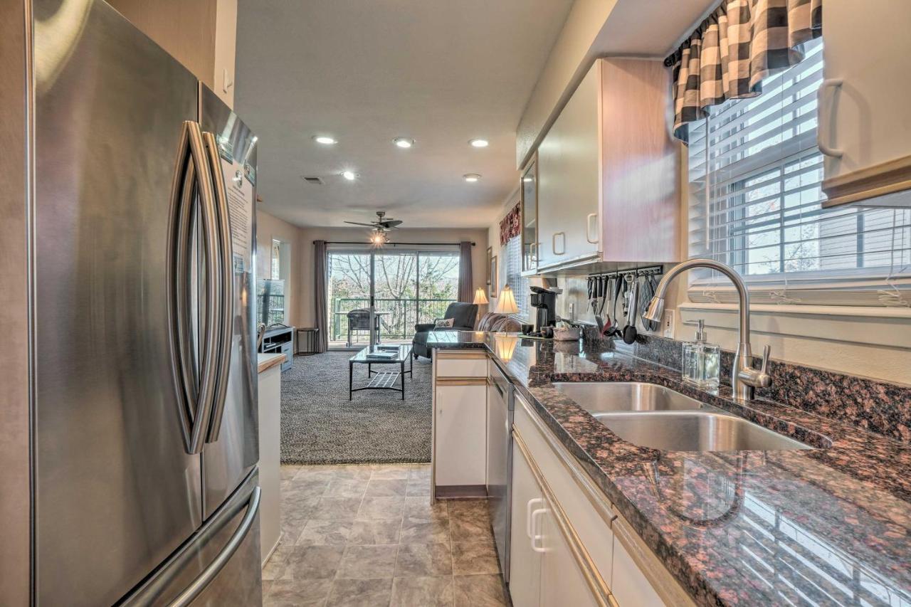 Apartment With Balcony, Near Silver Dollar City! *