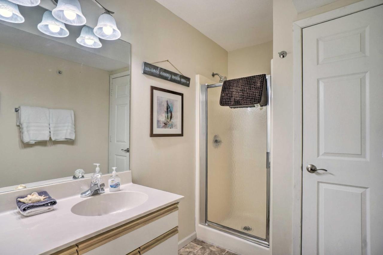 With Balcony, Near Silver Dollar City! Apartment