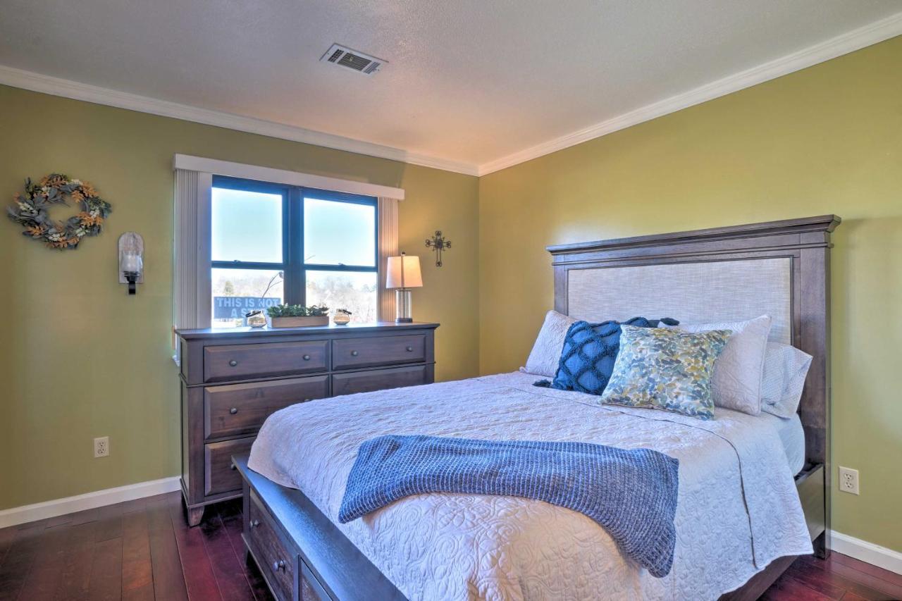 Apartment With Golf Course Views! Branson