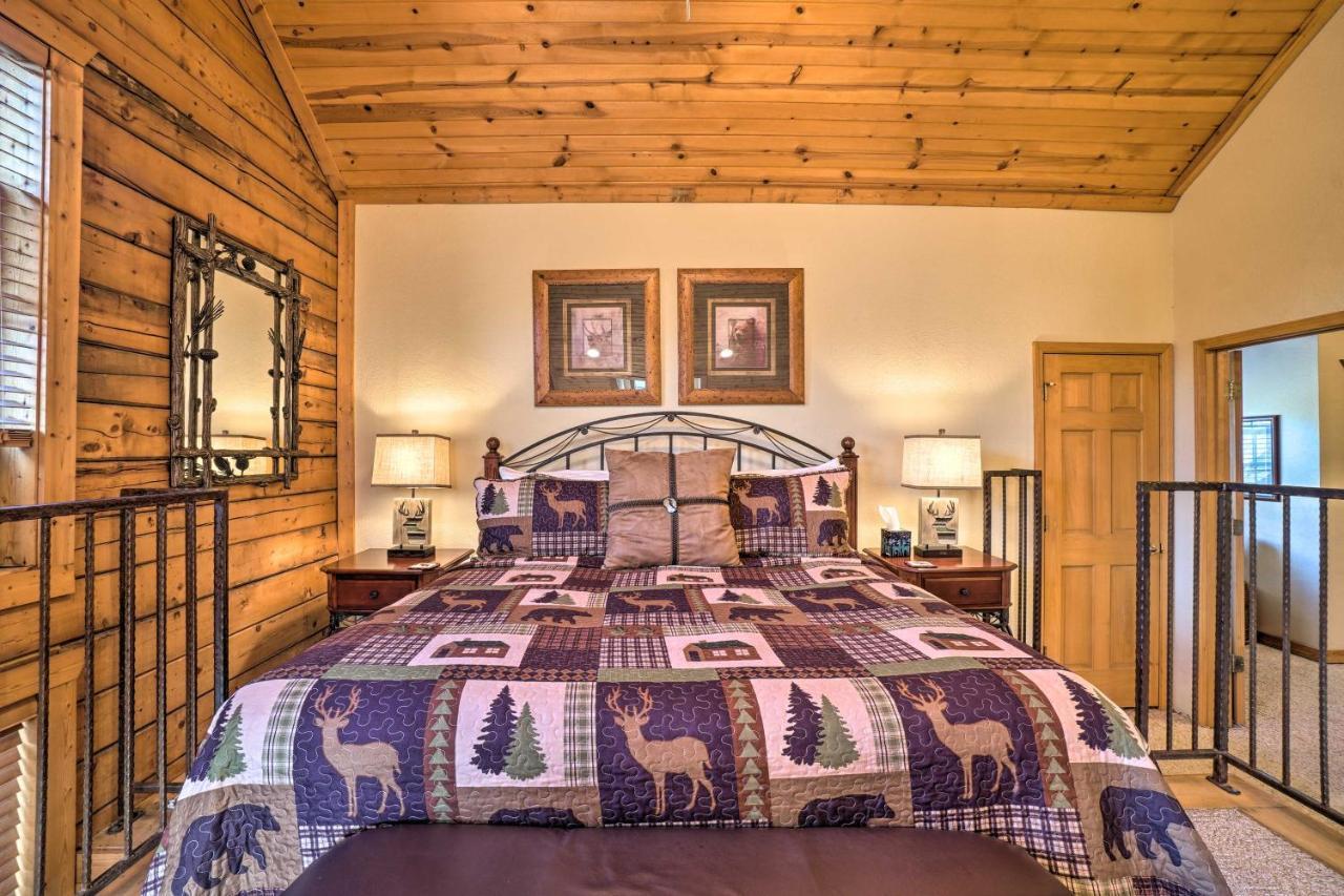 And Cozy Cabin About 1 Mi To Strip! Branson