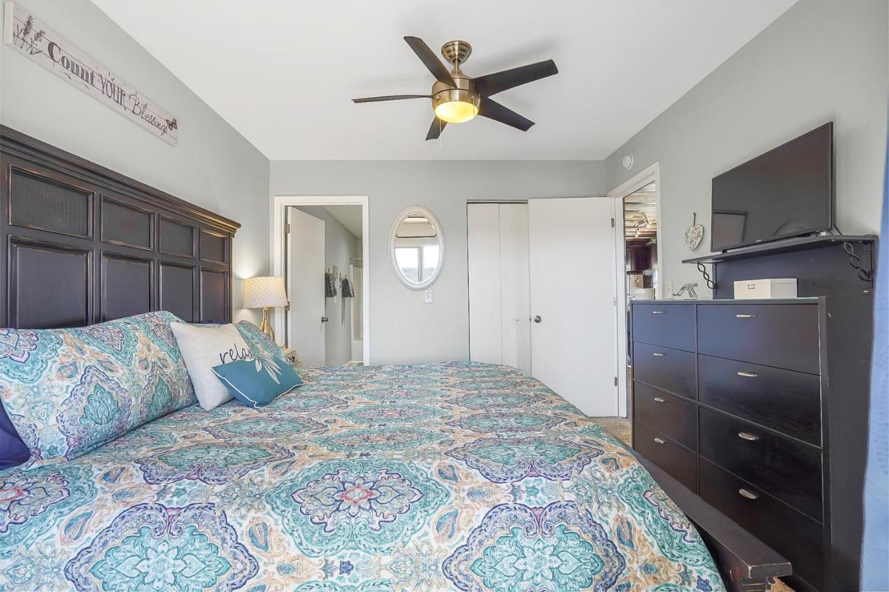 Rustic Cove Escape By The *