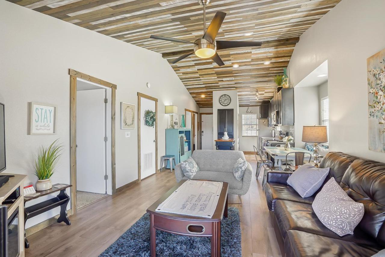 Rustic Cove Escape By The Holiday home Branson