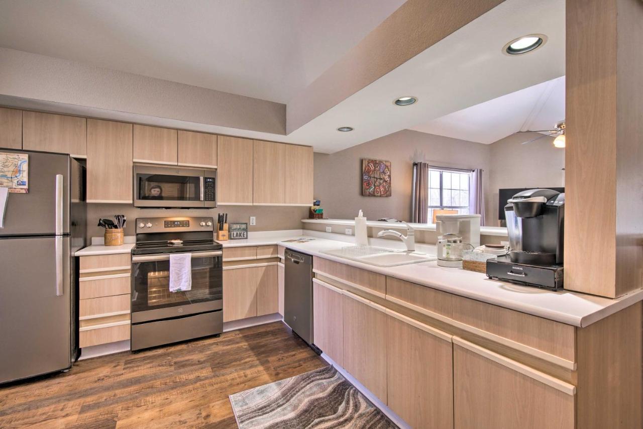 And Sunroom And Pool Access, Walk To Marina Apartment *