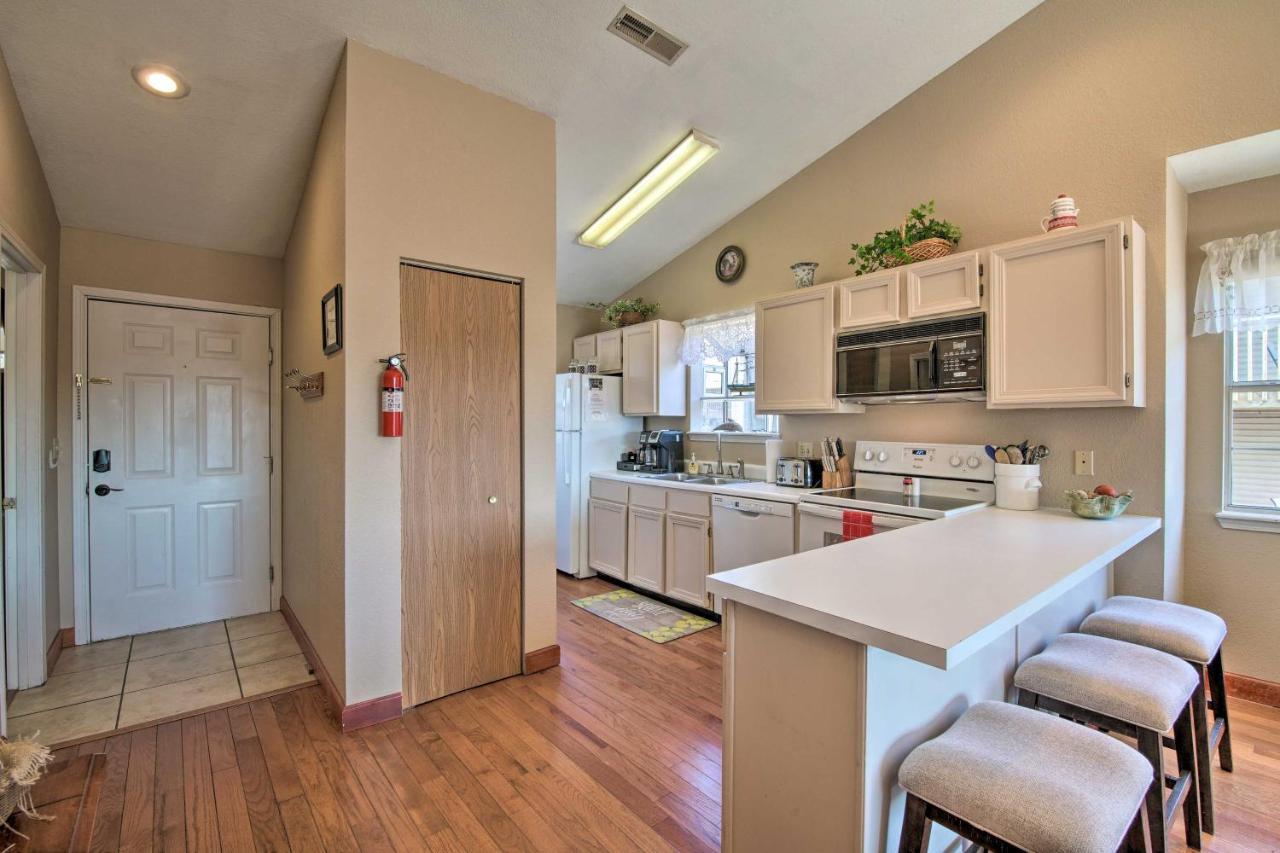 With Deck And Table Rock Views! Branson