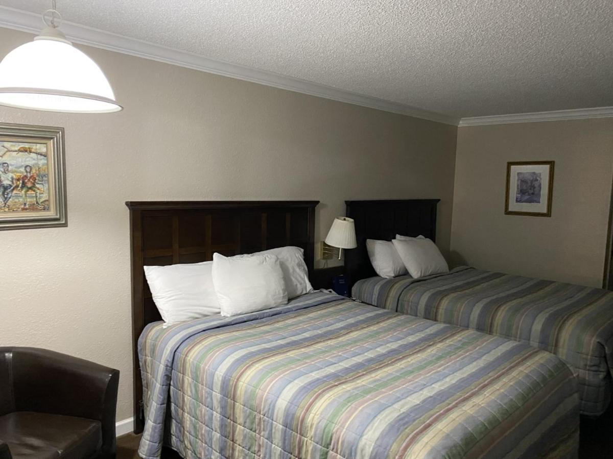 Inn Oak Grove