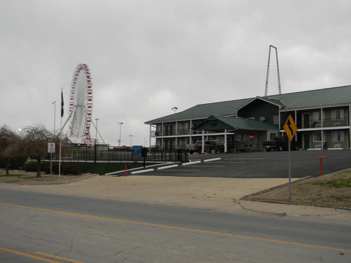 Oak Grove 3* Branson