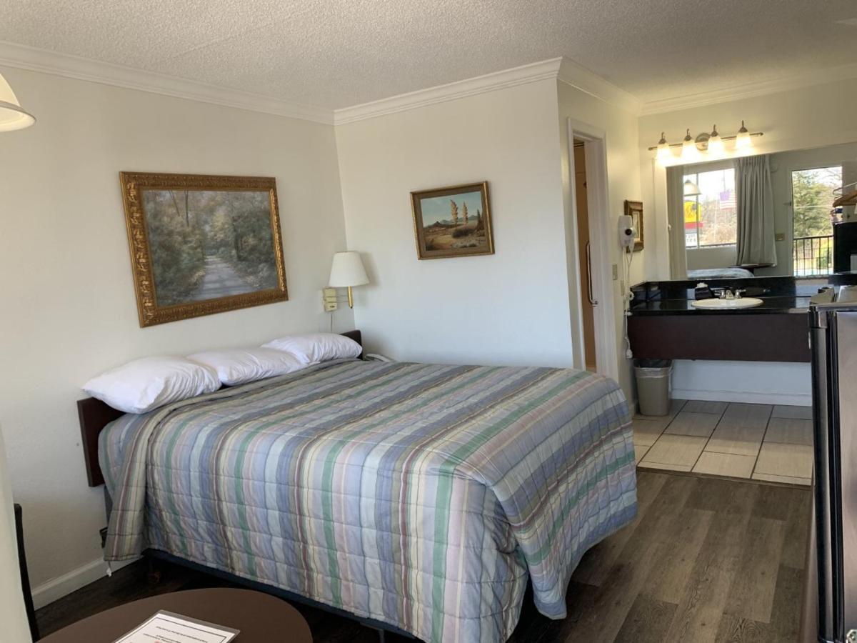 Oak Grove Inn Branson