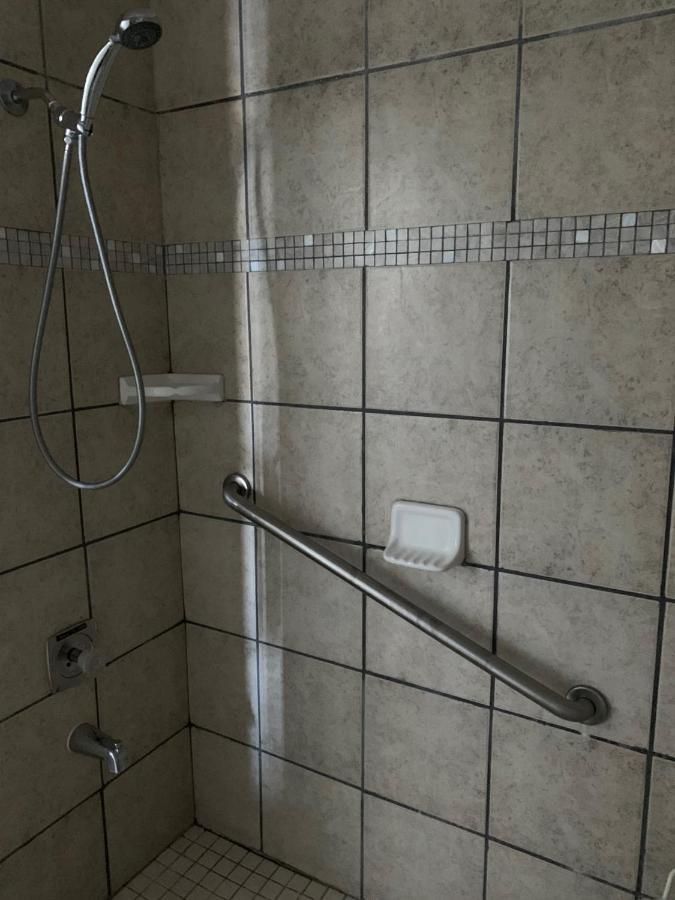 Inn Oak Grove 3*