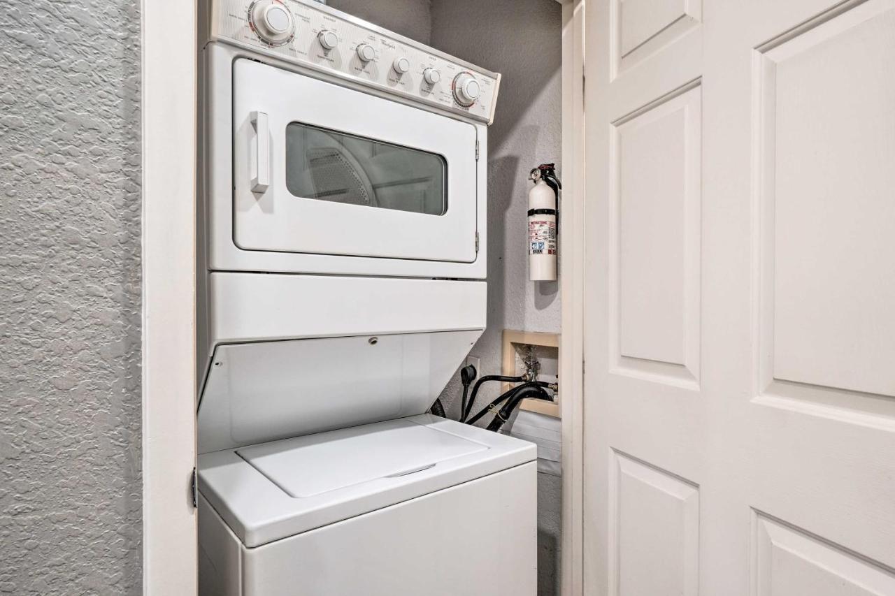 With Pool About 3 Mi To Landing! Apartment Branson