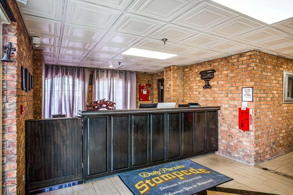 Rodeway Branson, Brick House Inn