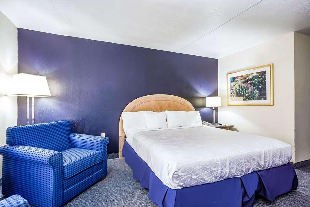 Rodeway Branson, Brick House Branson