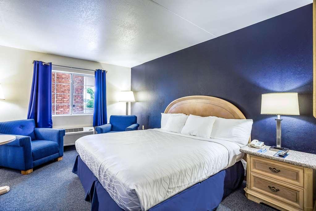 Rodeway Branson, Brick House Inn