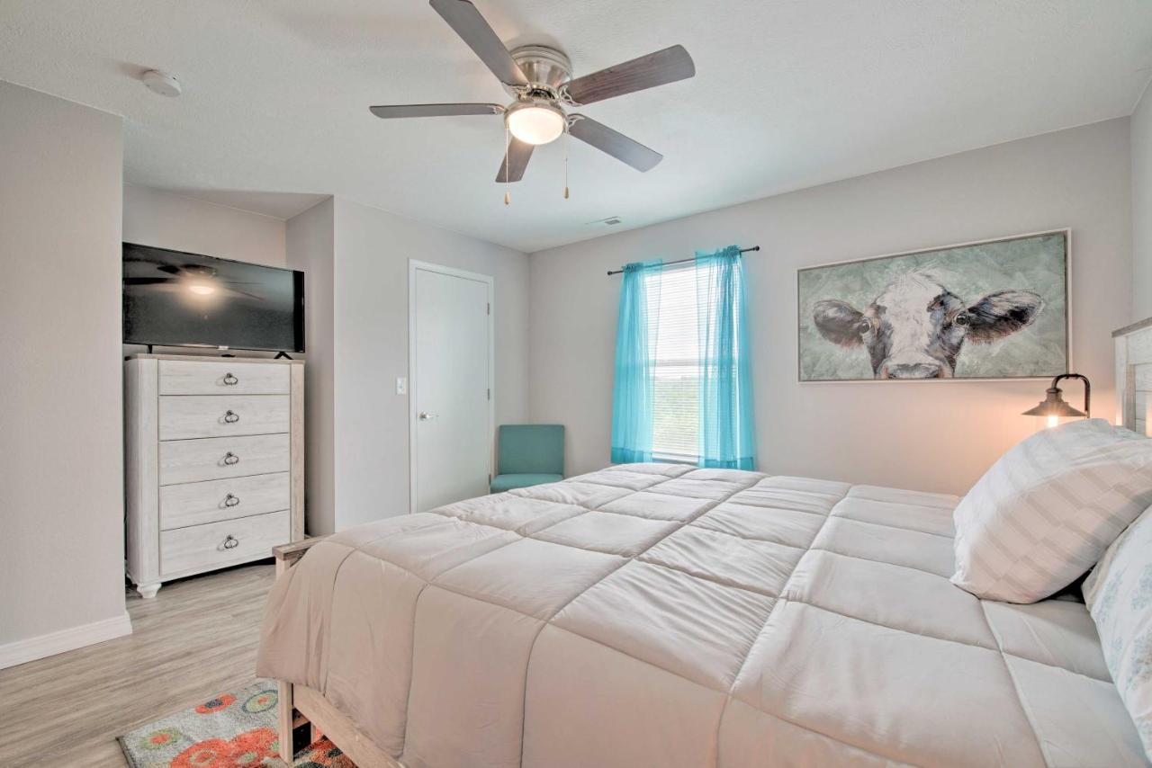 Bright Vacation With Balcony And Views! Branson