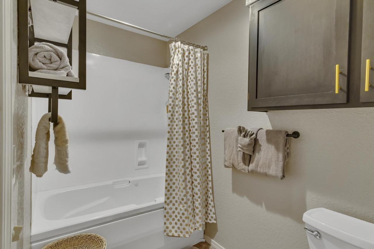 2 Bed Condo-the Greens At Thousand Hills-coffee Bar Aparthotel *