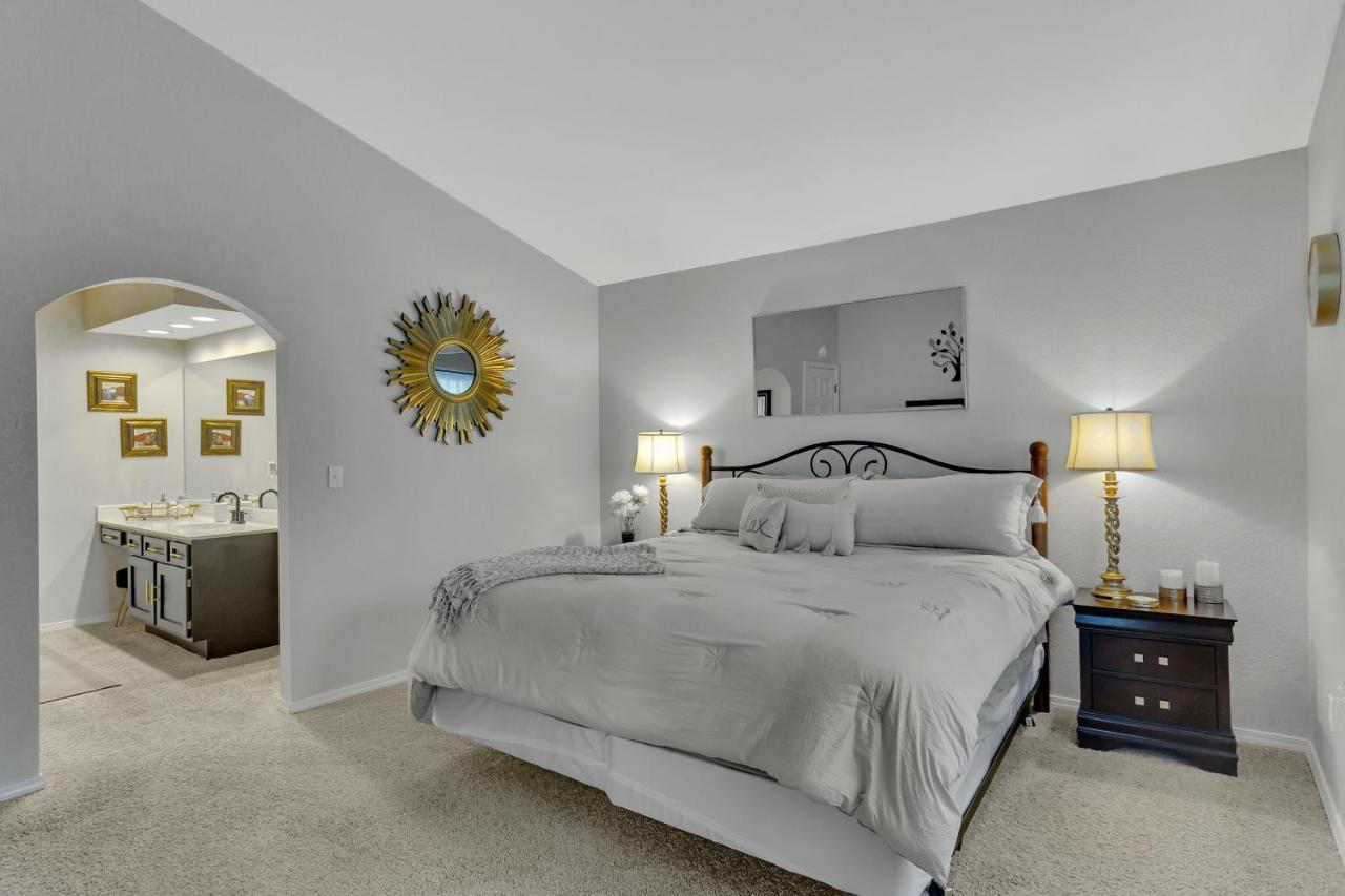 2 Bed Condo-the Greens At Thousand Hills-coffee Bar