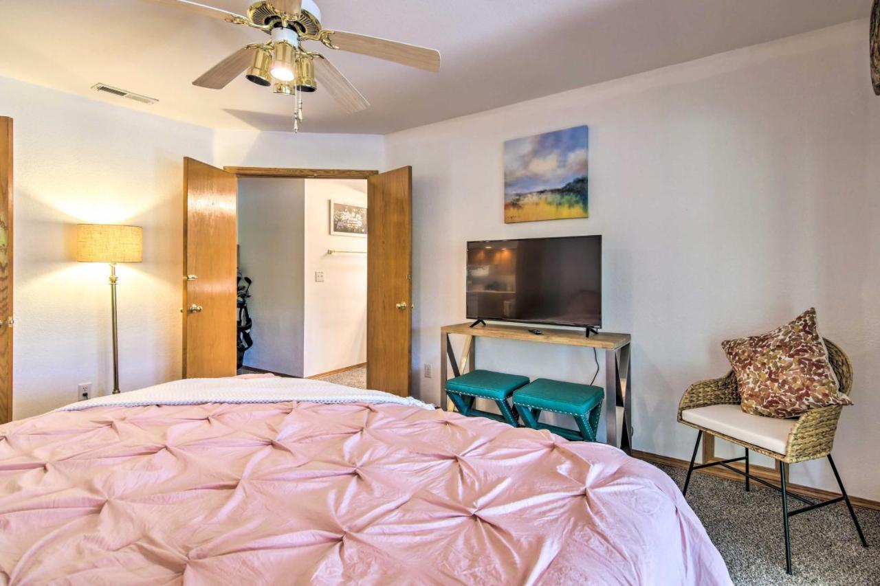 Waterfront Gem With Sunroom Less Than 4 Mi To Beach! Apartment