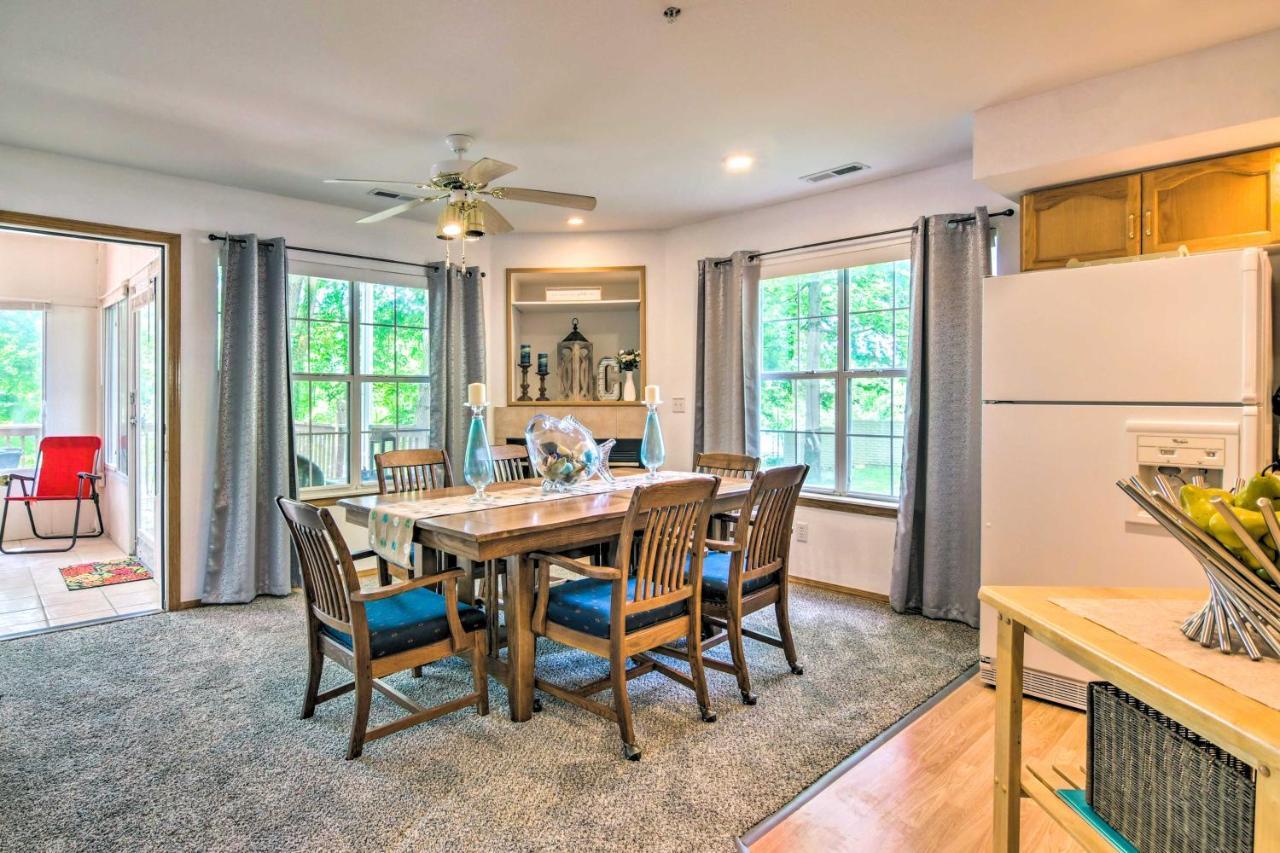 Apartment Waterfront Gem With Sunroom Less Than 4 Mi To Beach!