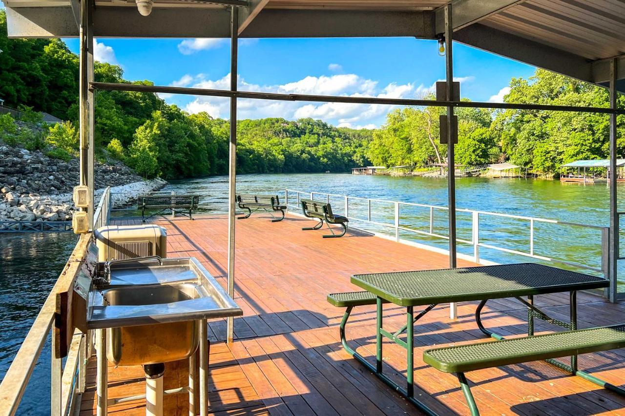 Waterfront Gem With Sunroom Less Than 4 Mi To Beach! Branson