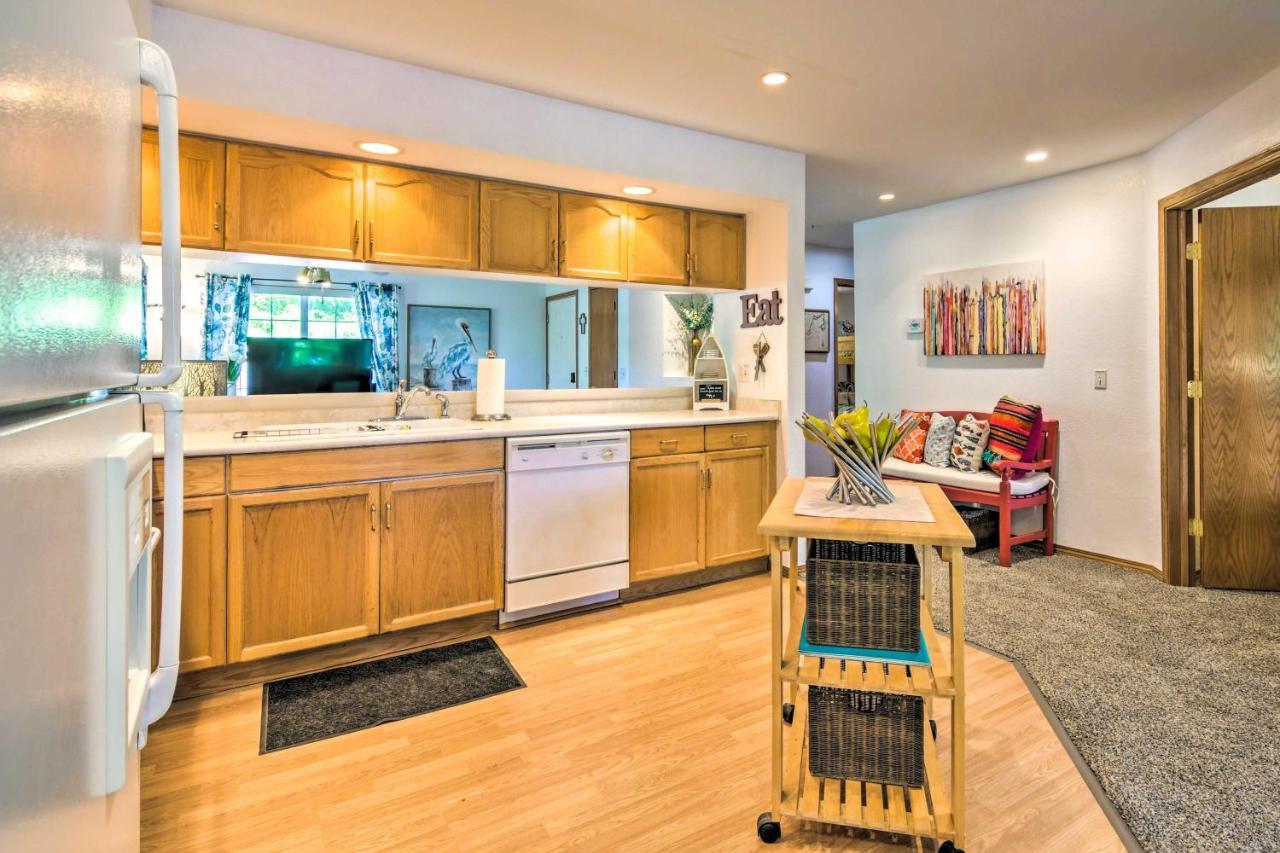 Waterfront Gem With Sunroom Less Than 4 Mi To Beach! *